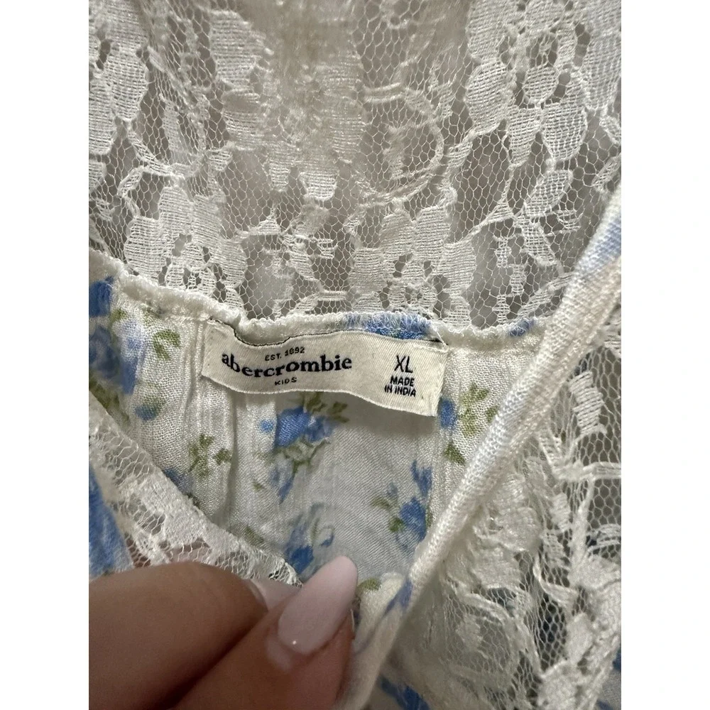 Abercrombie Kids XL Top Bundle (3) – Black‎ Studded, Blue Lace, White Floral Lot